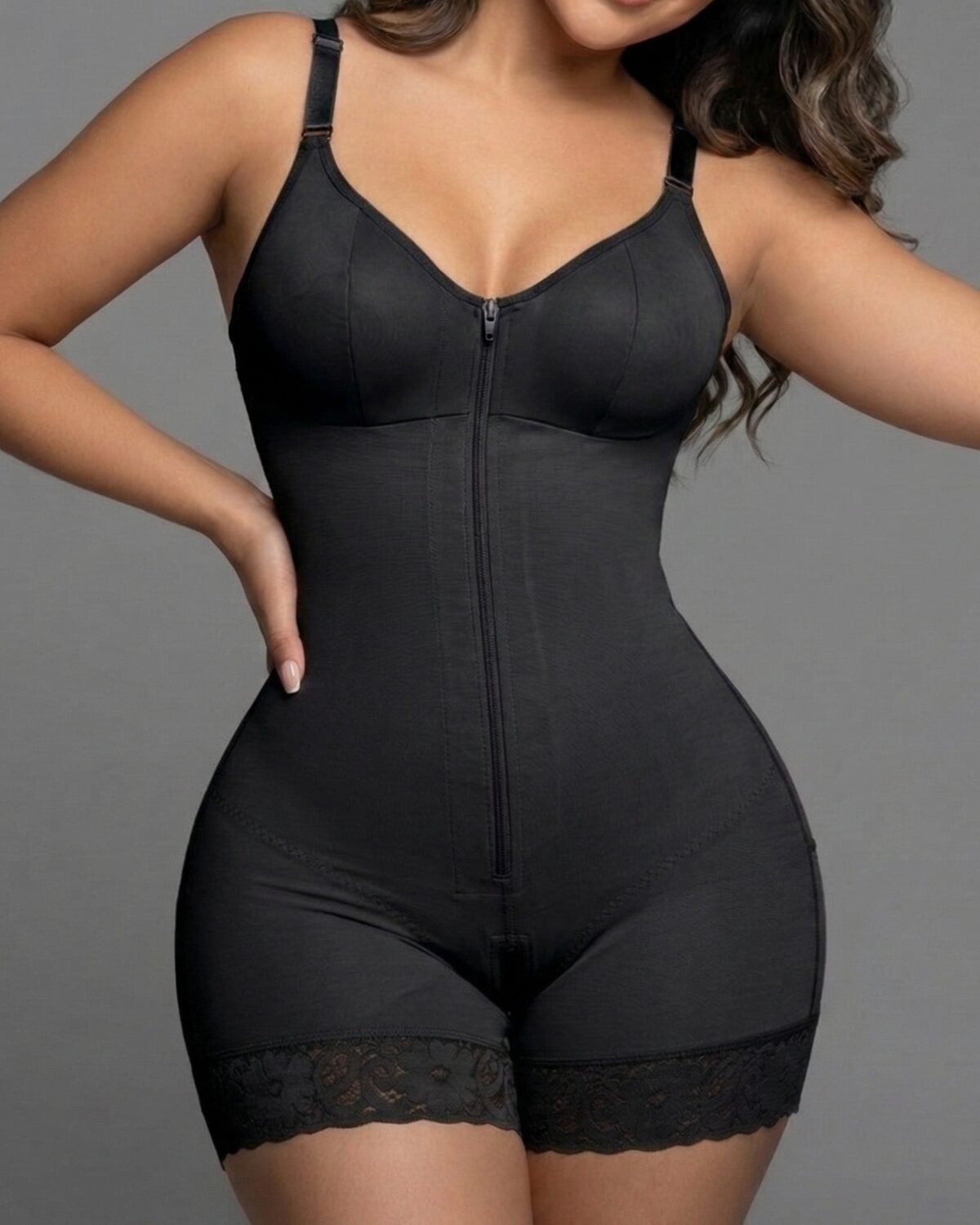 Faja Short con Copas: Efecto Push Up y Cierre de Alta Calidad